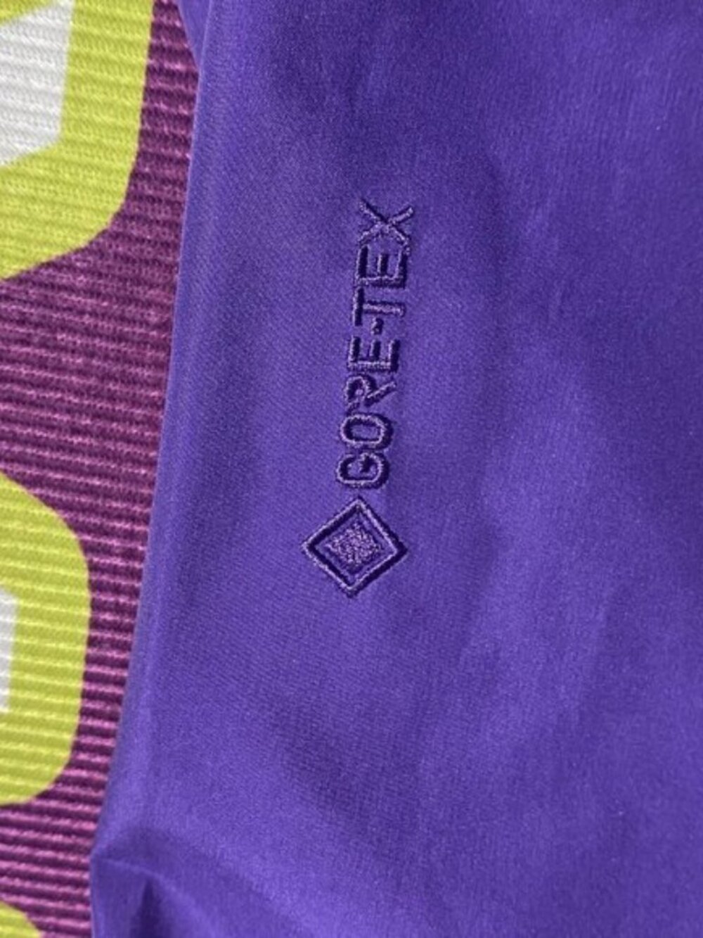 ARCTERYX Beta Lightweight Hardshell Outdoor Windproof Waterproof Hooded Jacket. - Picture 4 of 9
